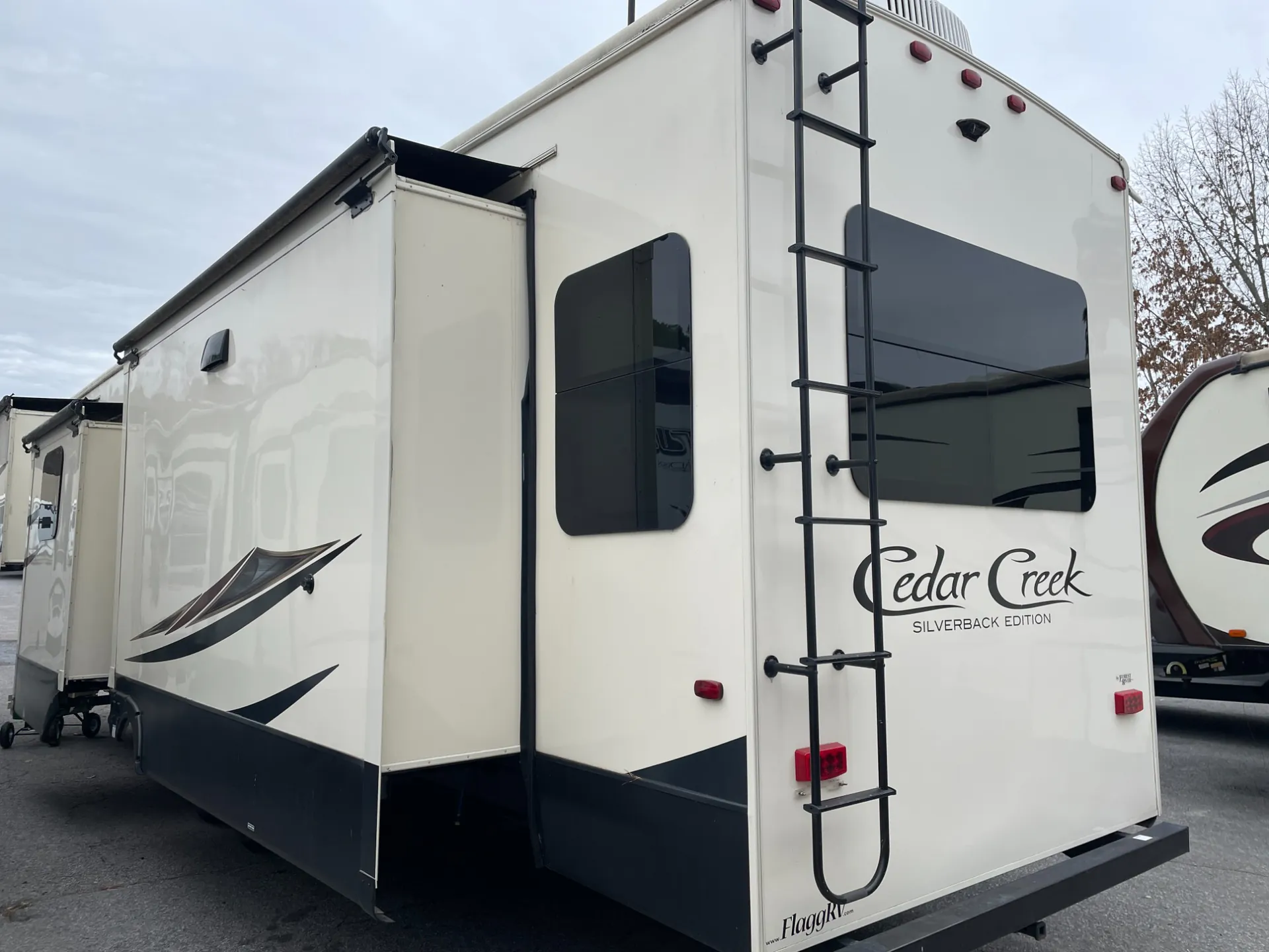 2020 Forest River Cedar Creek Silverback 37MBH - Photo 4