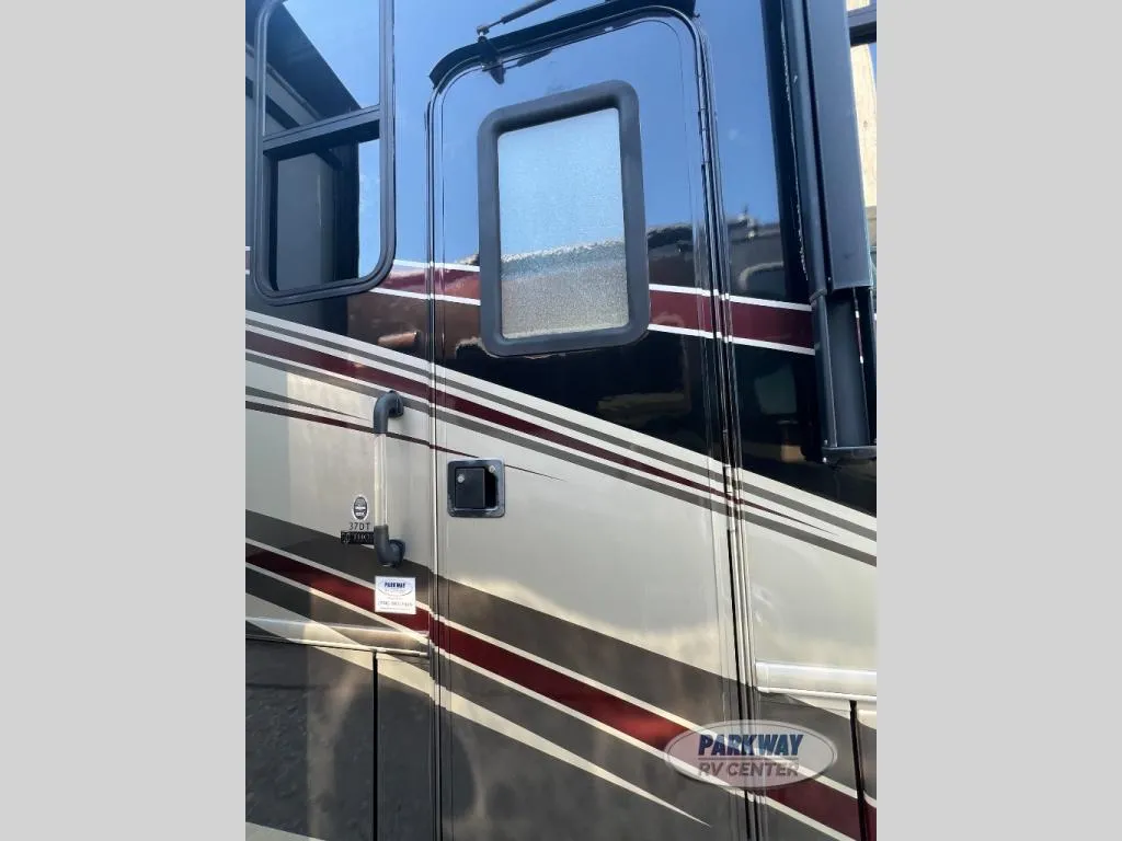 2013 Thor Motor Coach Challenger 37DT - Photo 2