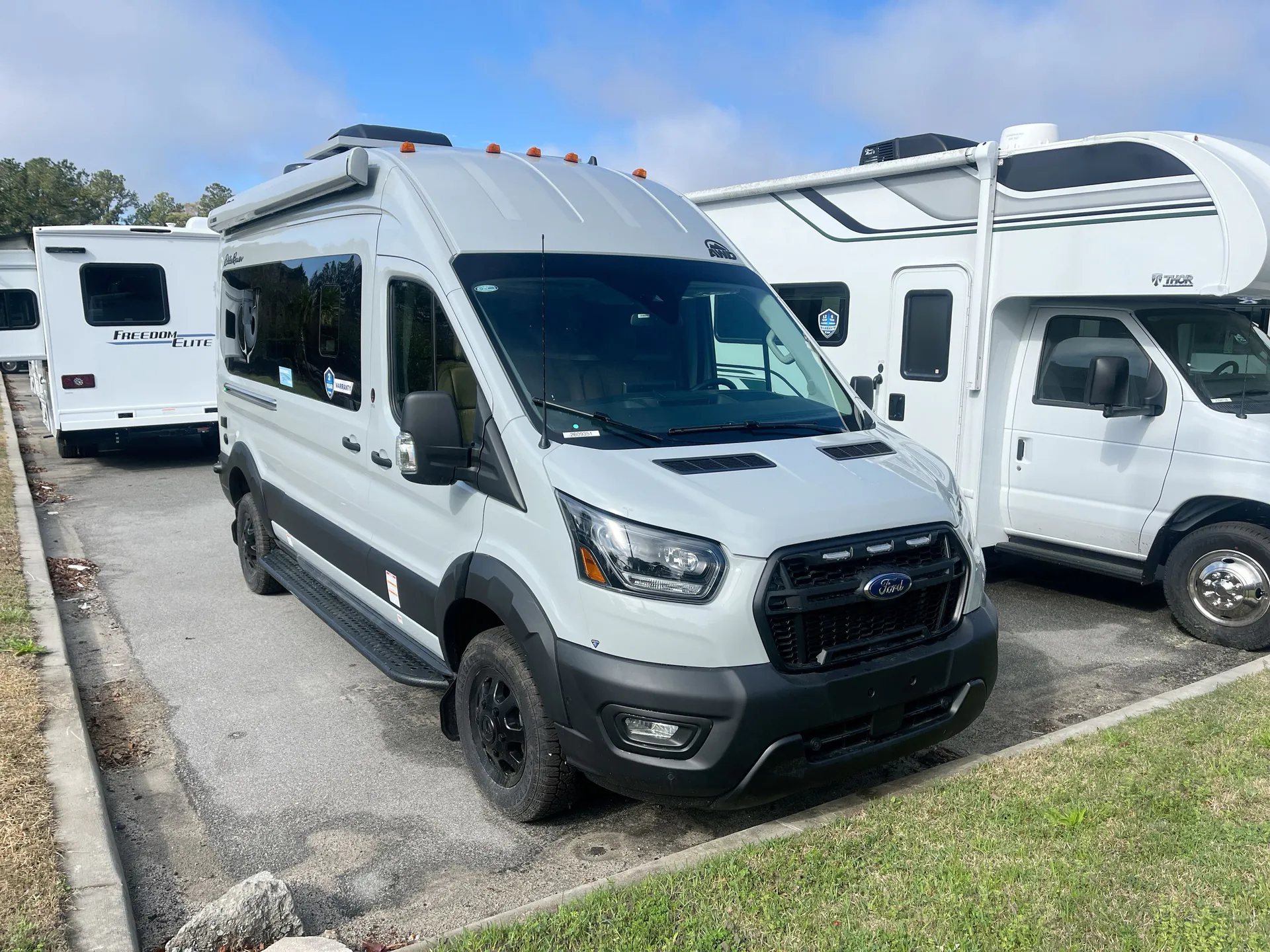 2026 Thor Motor Coach Eddie Bauer 19FA - Photo 2