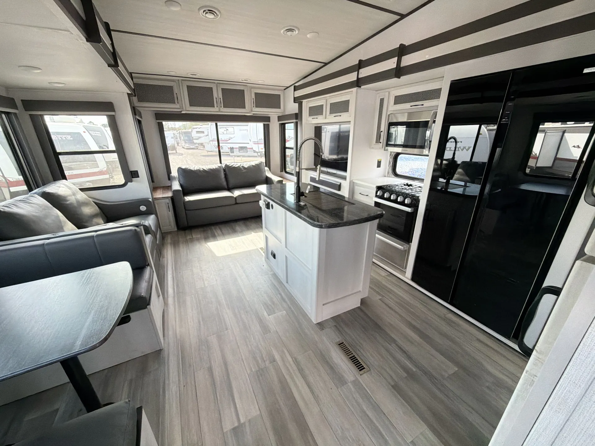 2024 Keystone Sprinter Limited 3590LFT — living area main