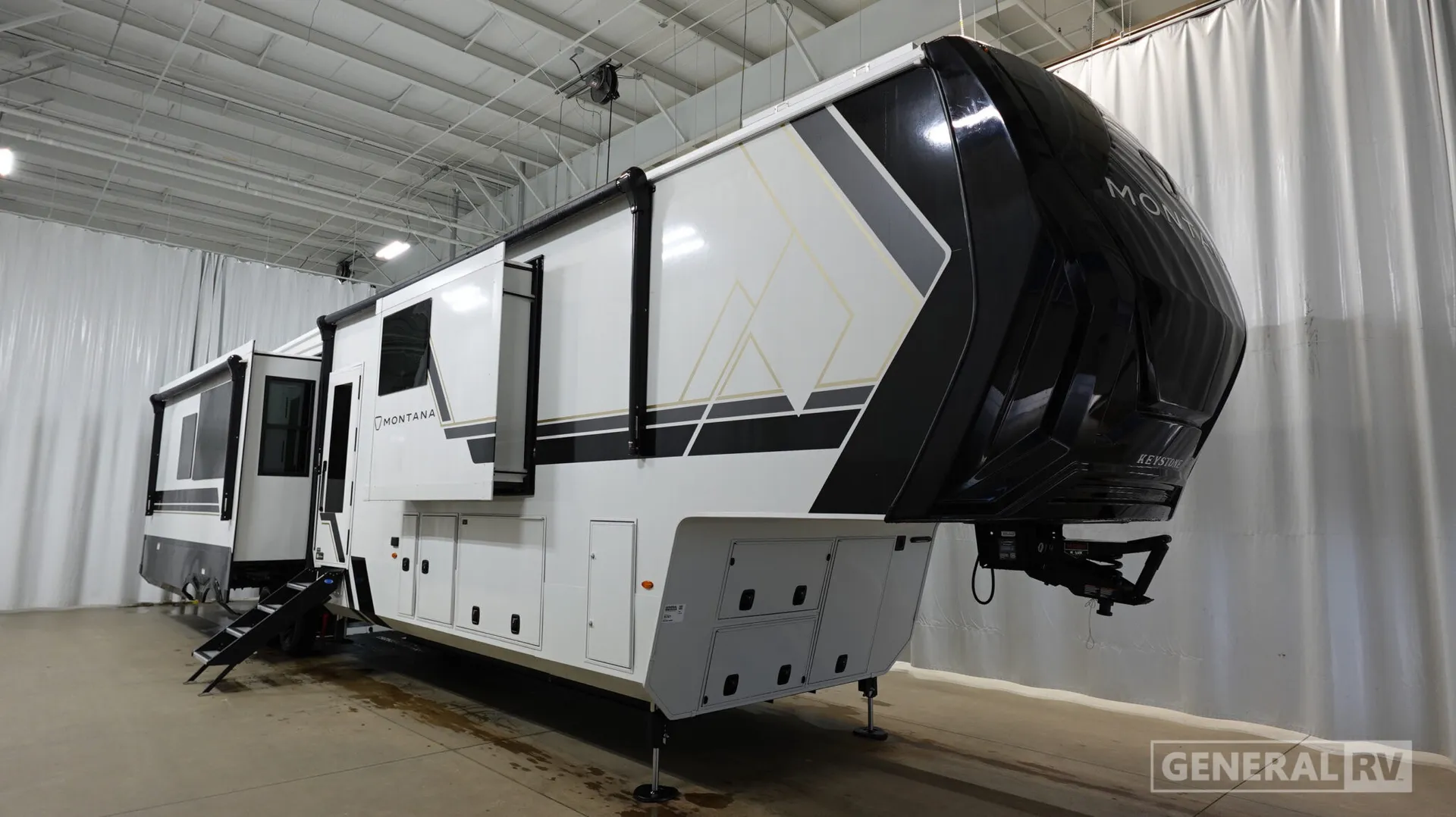 2026 Keystone Montana 3900RK - Photo 2