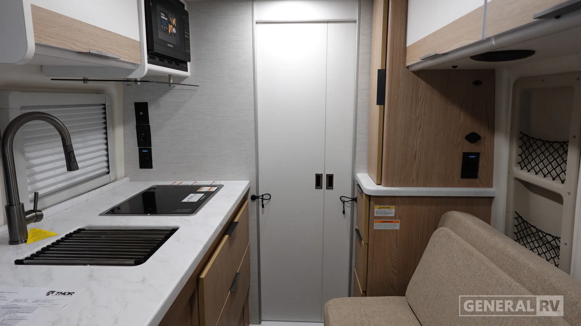 2027 Thor Motor Coach Scope 18M - Photo 3