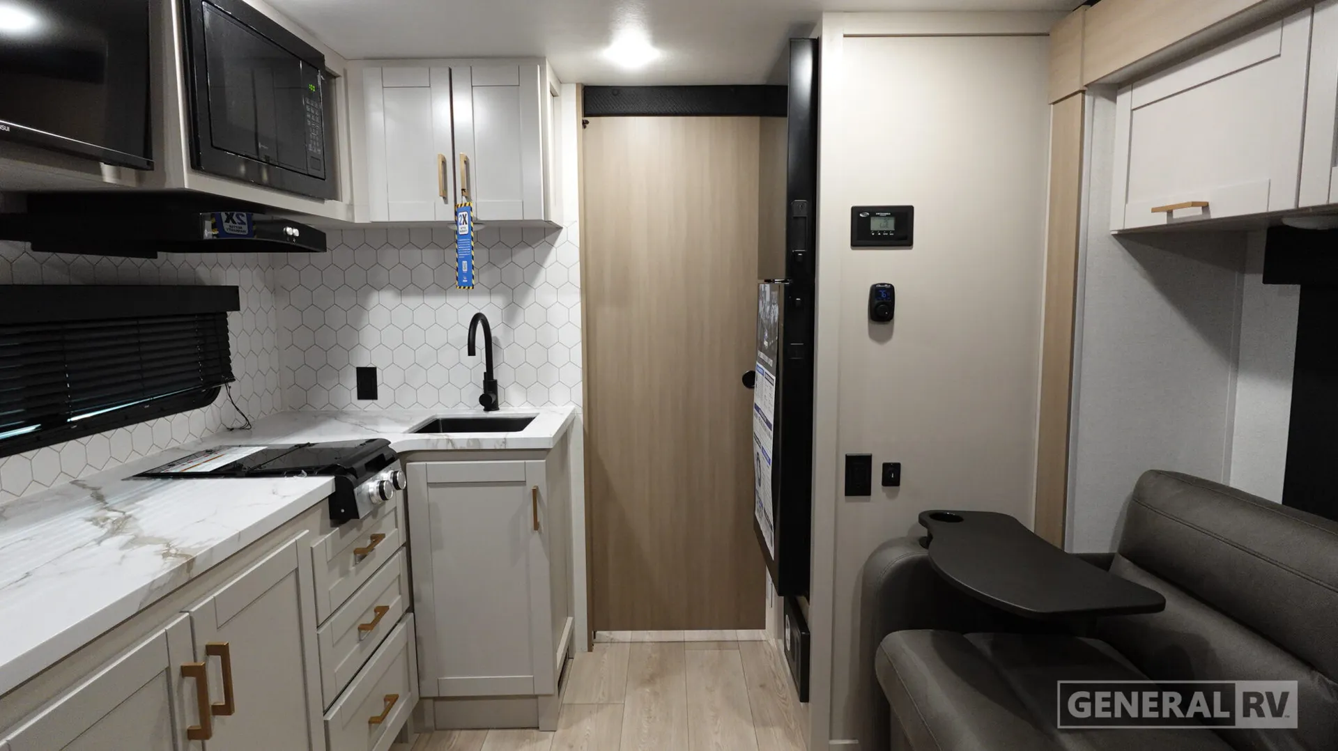 2027 Jayco Jay Feather Air 16RB - Photo 3