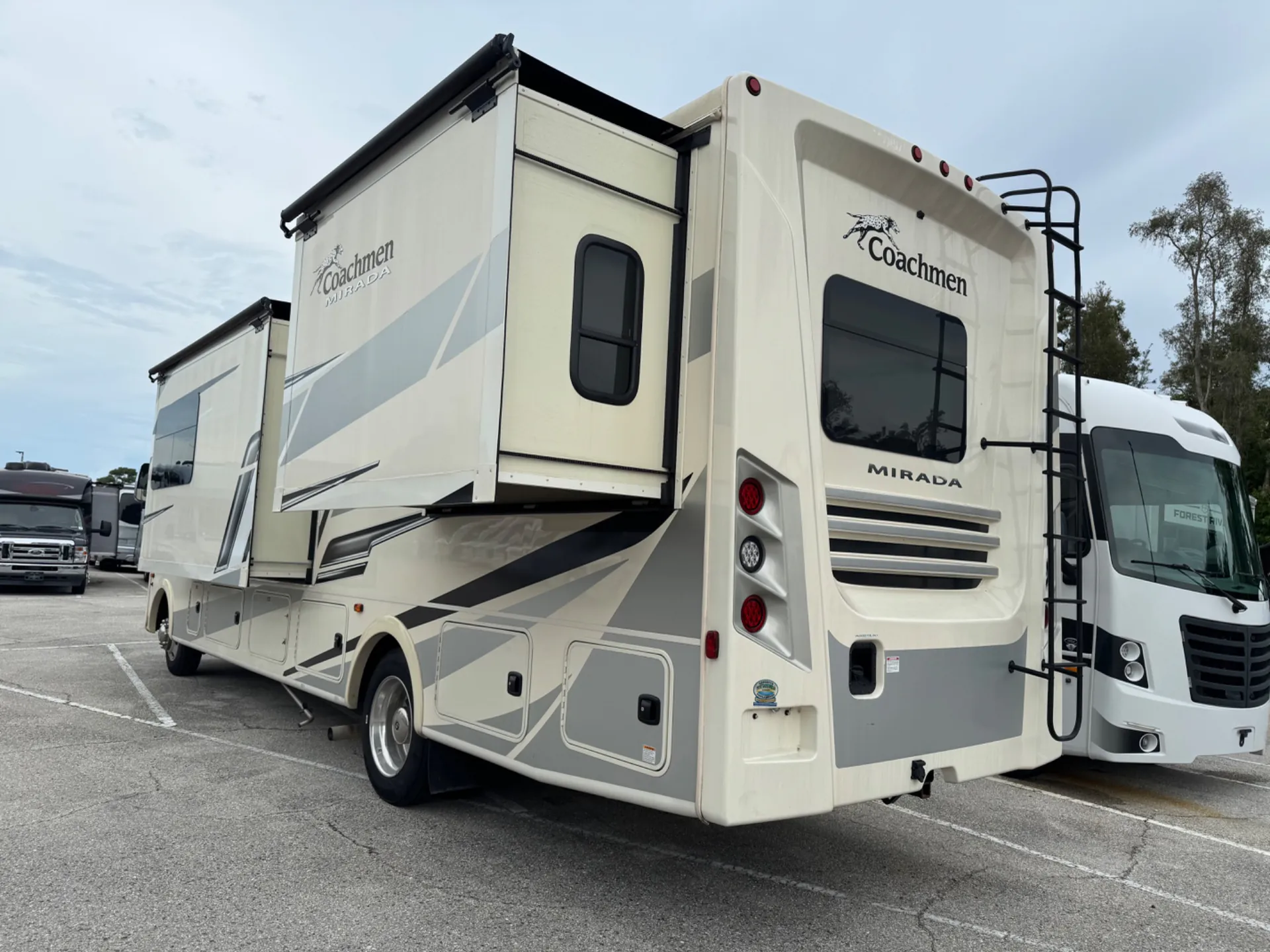 2023 Coachmen Mirada 315KS - Photo 4
