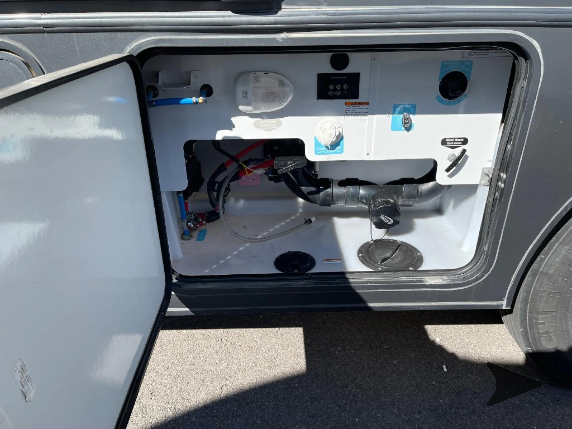 2022 Winnebago Vista 35U - Photo 3