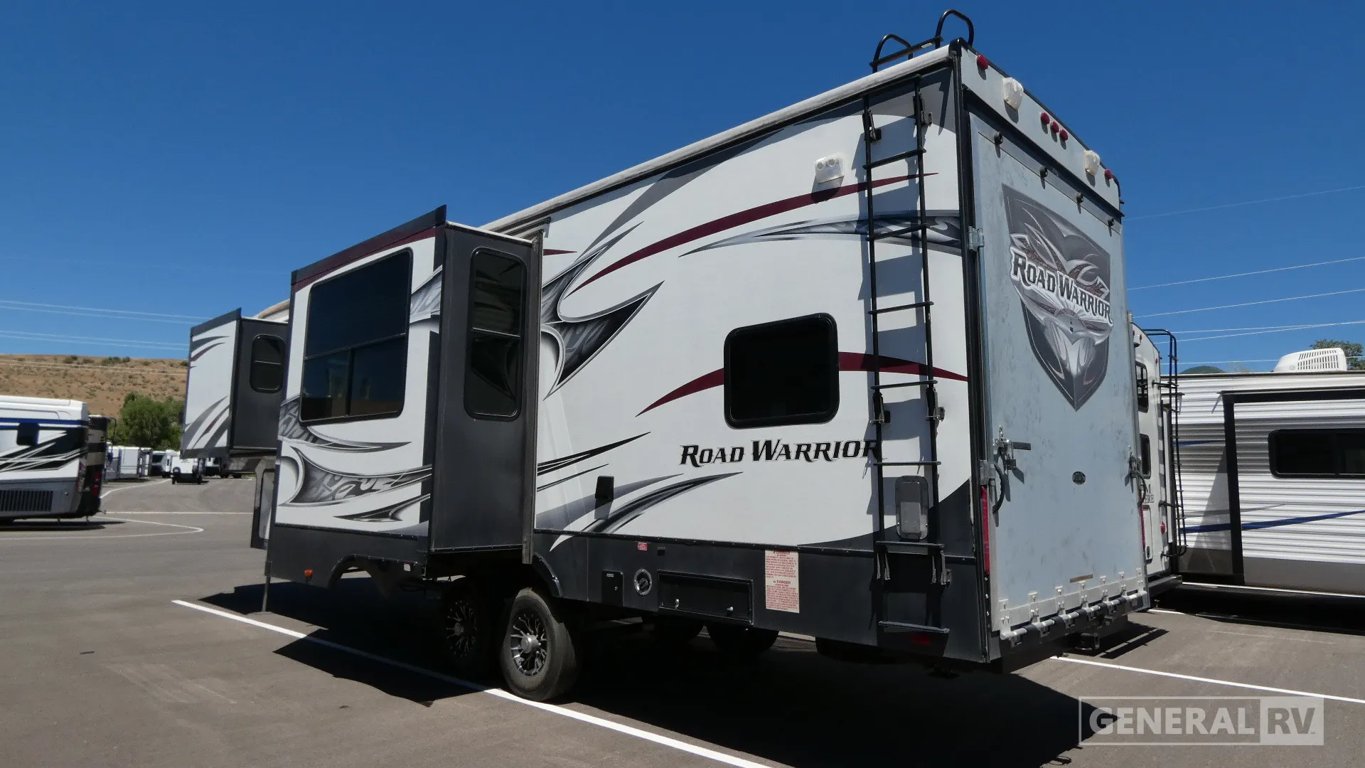 2014 Heartland Road Warrior 305 - Photo 4