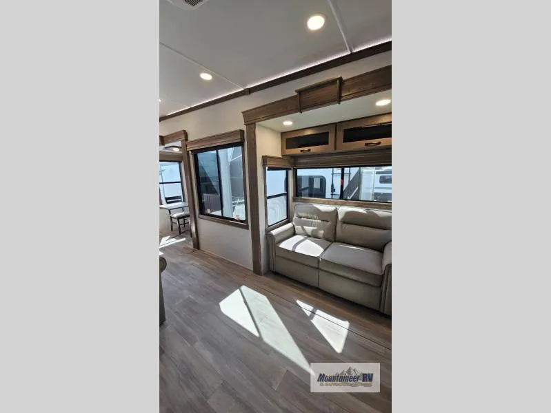 2024 Alliance RV Paradigm 375RD - Photo 4