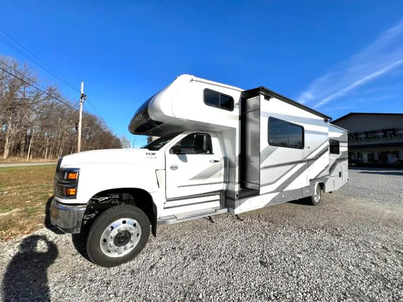 2025 Coachmen Entourage 320LV - Photo 4