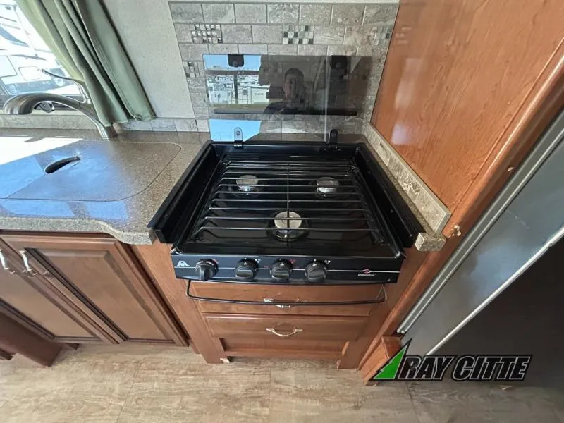 2017 Fleetwood Flair 31W - Photo 3