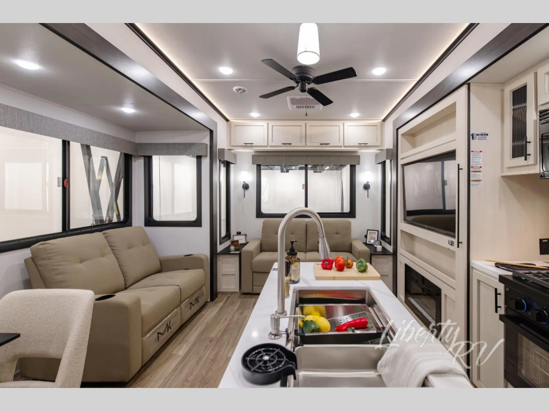 2027 Forest River Sabre 32RL — Photo 6