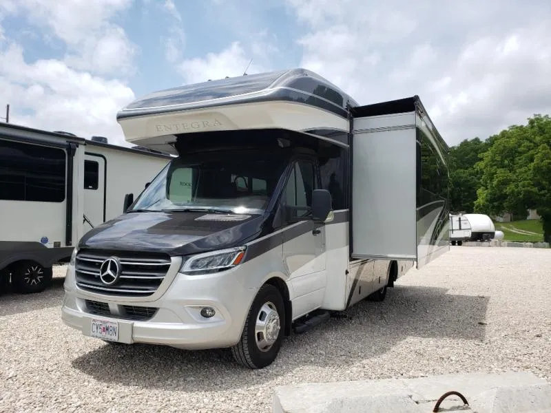 2023 Entegra Coach Qwest 24R - Photo 3