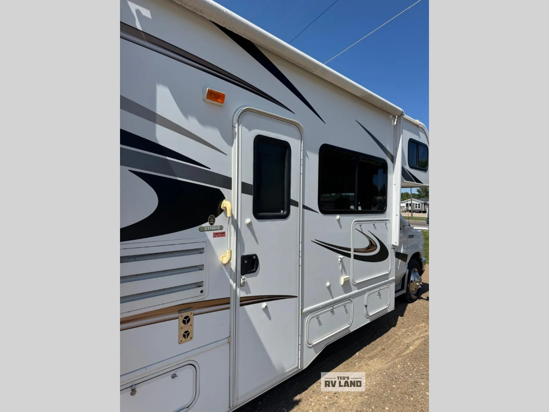 2015 Forest River Sunseeker 3170DS — Photo 6
