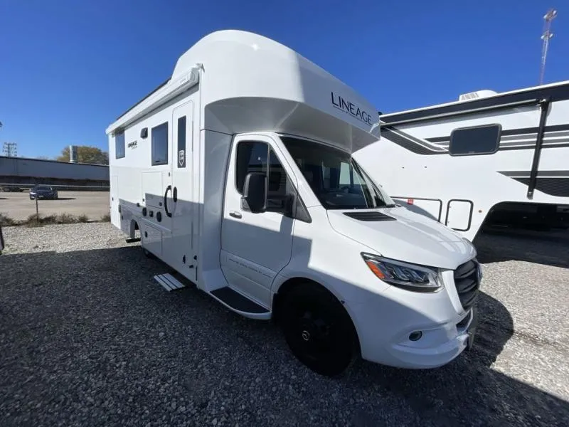 2026 Grand Design Lineage Series M 25TK - Photo 3