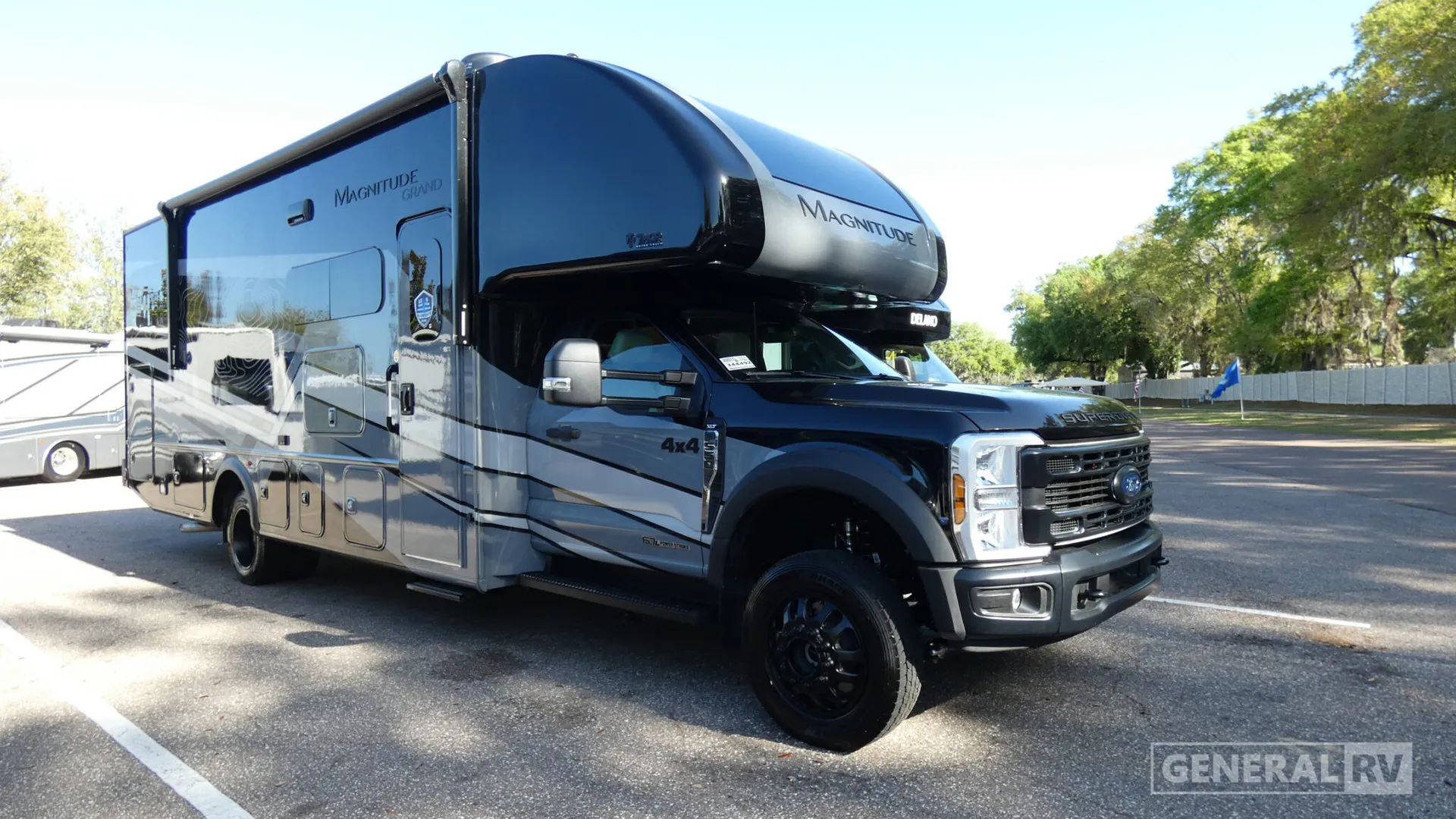 2026 Thor Motor Coach Magnitude Z30 - Photo 2