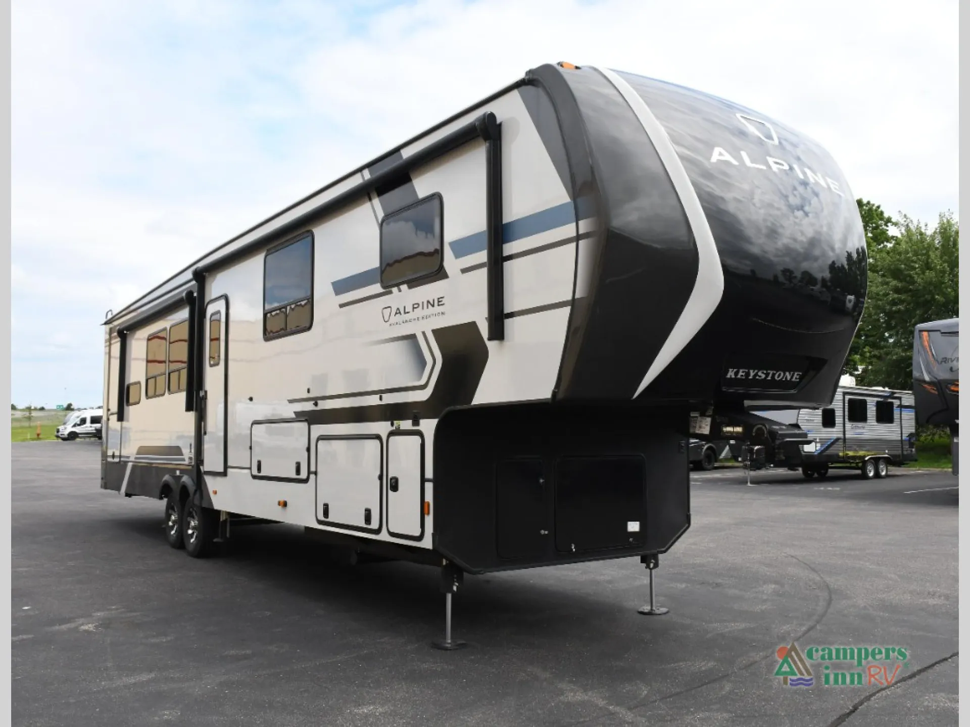 2026 Keystone Avalanche 379MB - Photo 2