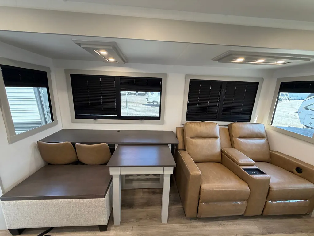 2025 Brinkley Model Z AIR 297, Photos photo 10