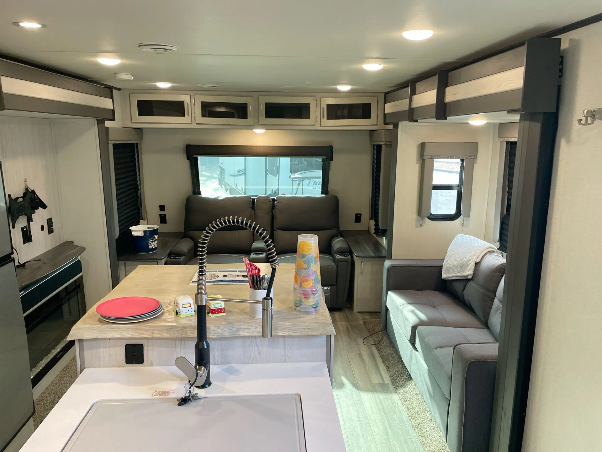 2021 Keystone Sprinter Limited 330KBS — living area main