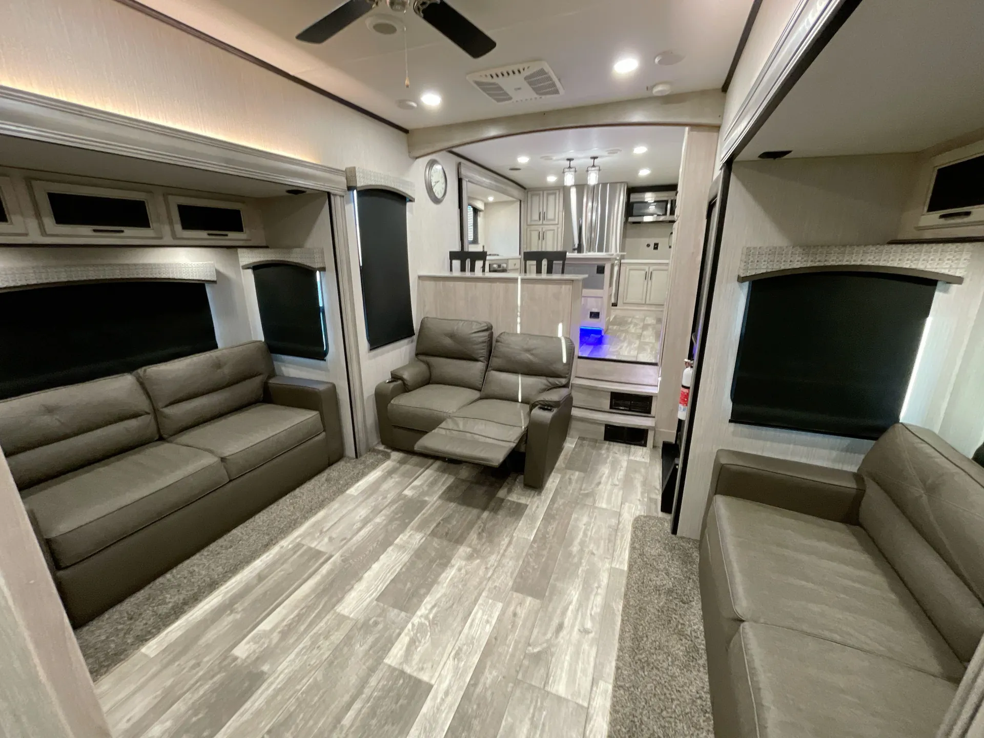 2022 Forest River Sandpiper Luxury 38FKOK — backside