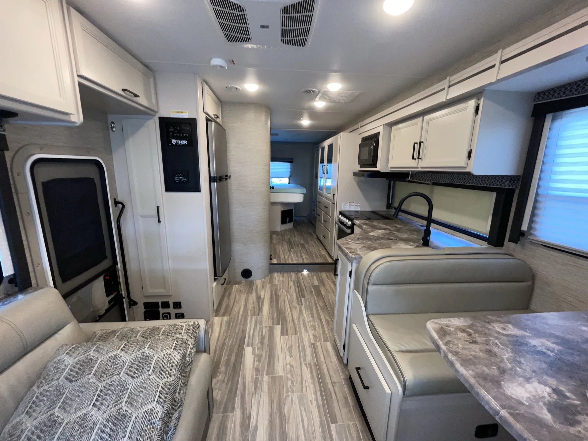 2023 Thor Motor Coach Four Winds 31WV — living area main
