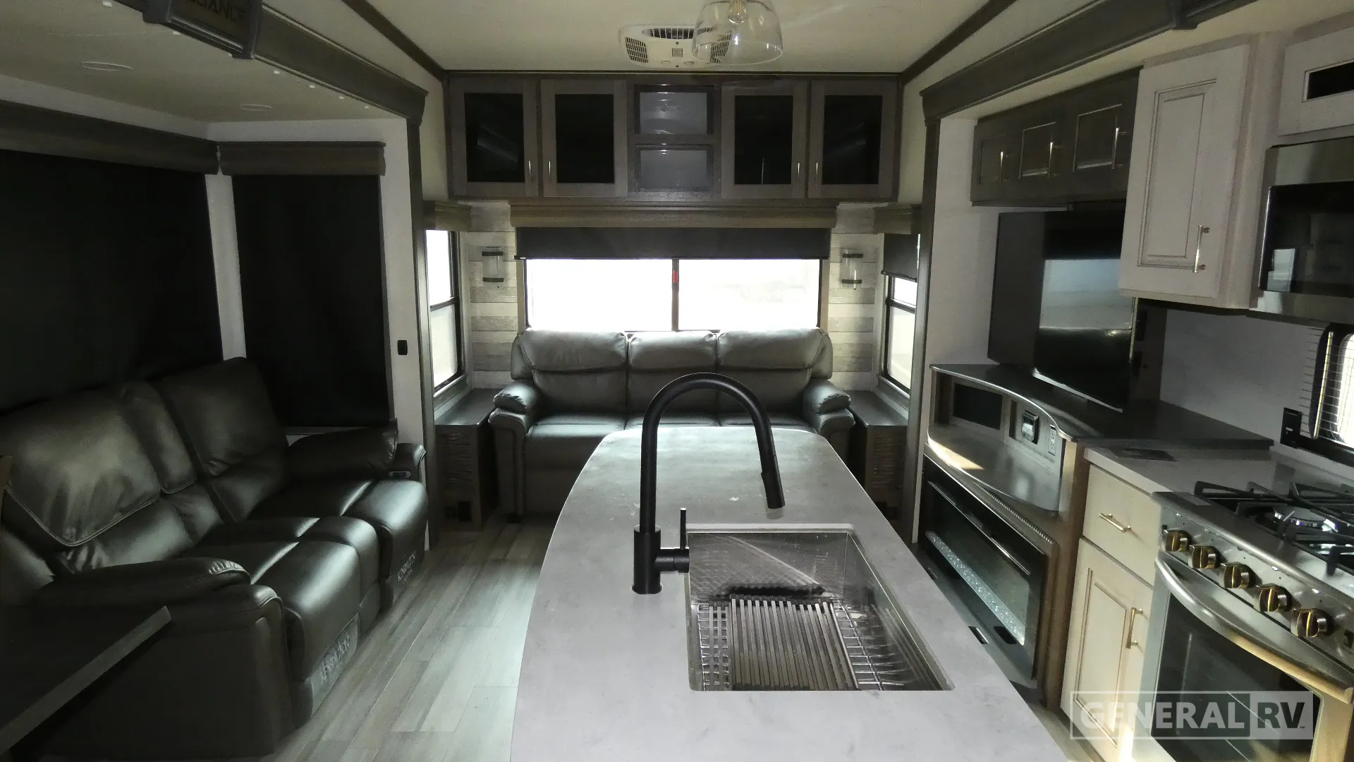 2022 Alliance RV Paradigm 340RL - Photo 3