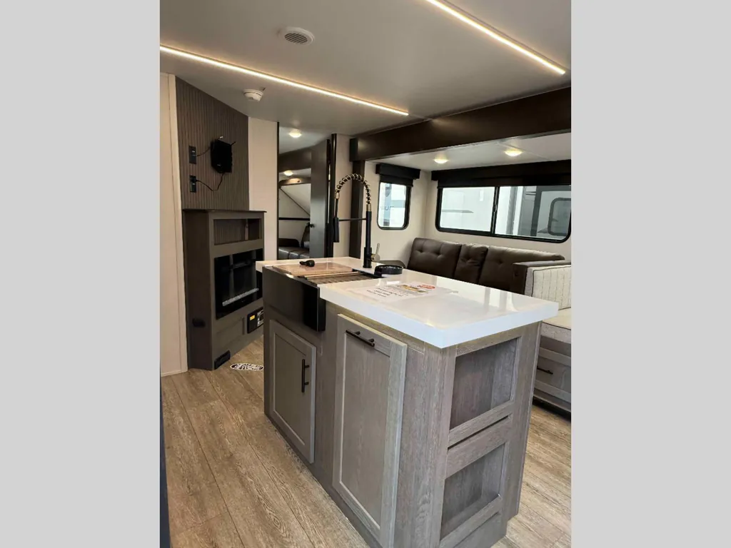 2026 Forest River Cherokee Alpha Wolf 33BH, Photos photo 13