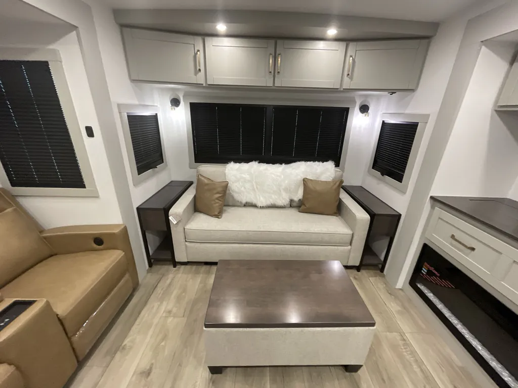 2026 Brinkley Model Z AIR 310, Photos photo 21