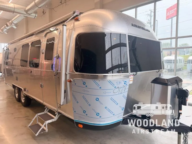 2026 Airstream Classic 28RB - Photo 2
