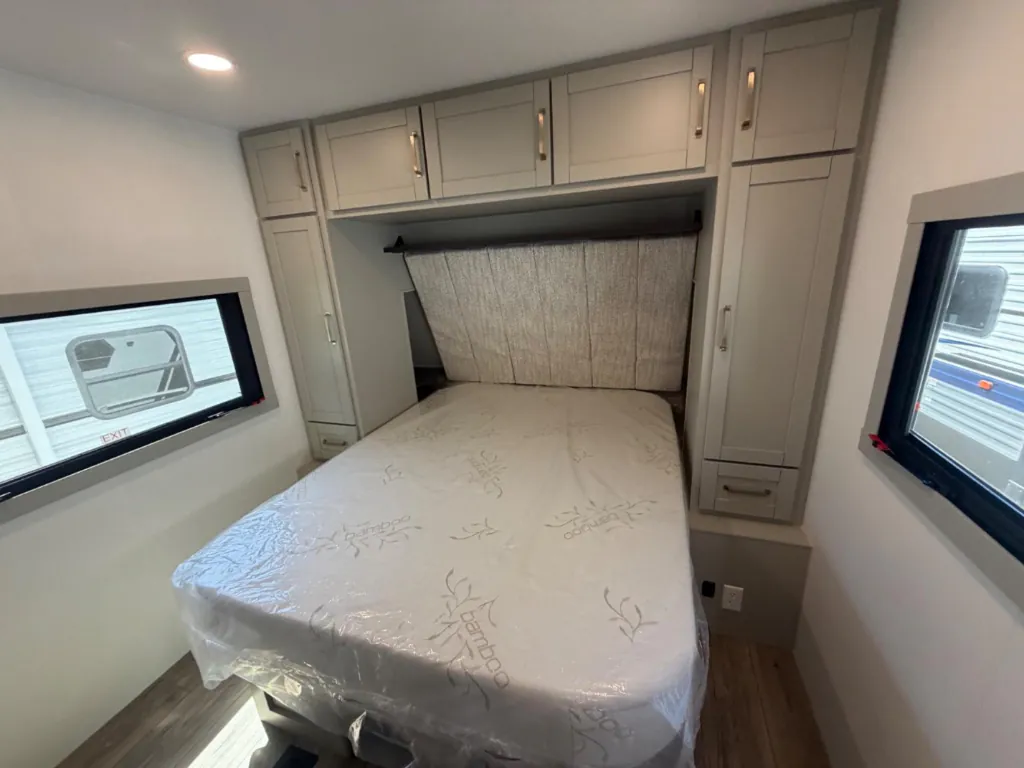 2026 Brinkley Model Z Air 297, Photos photo 12