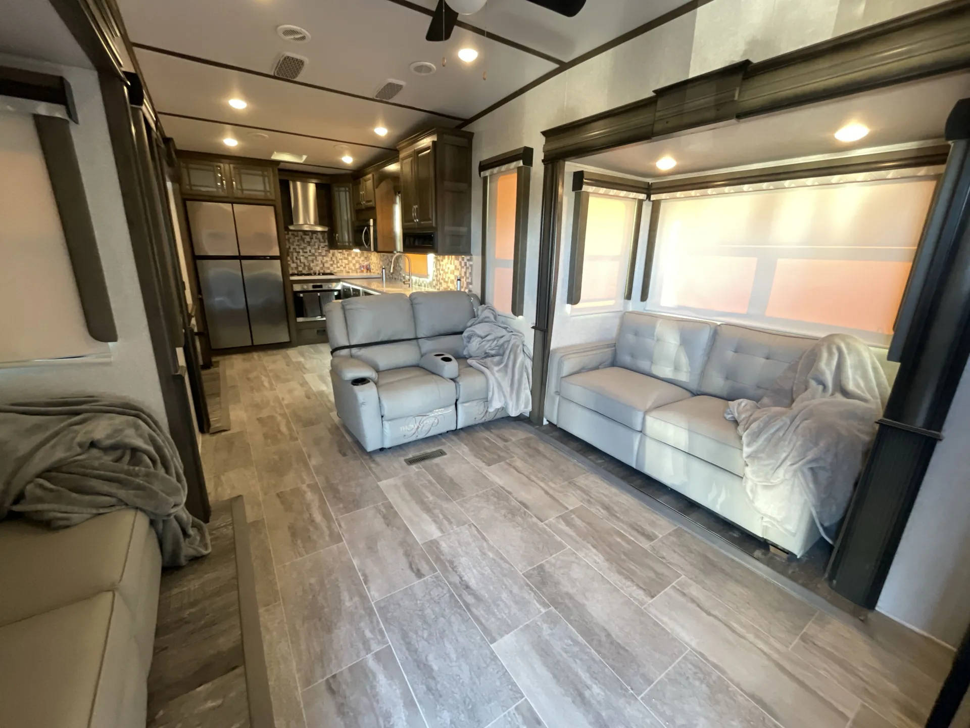 2019 Keystone Montana 3700LK — living area main