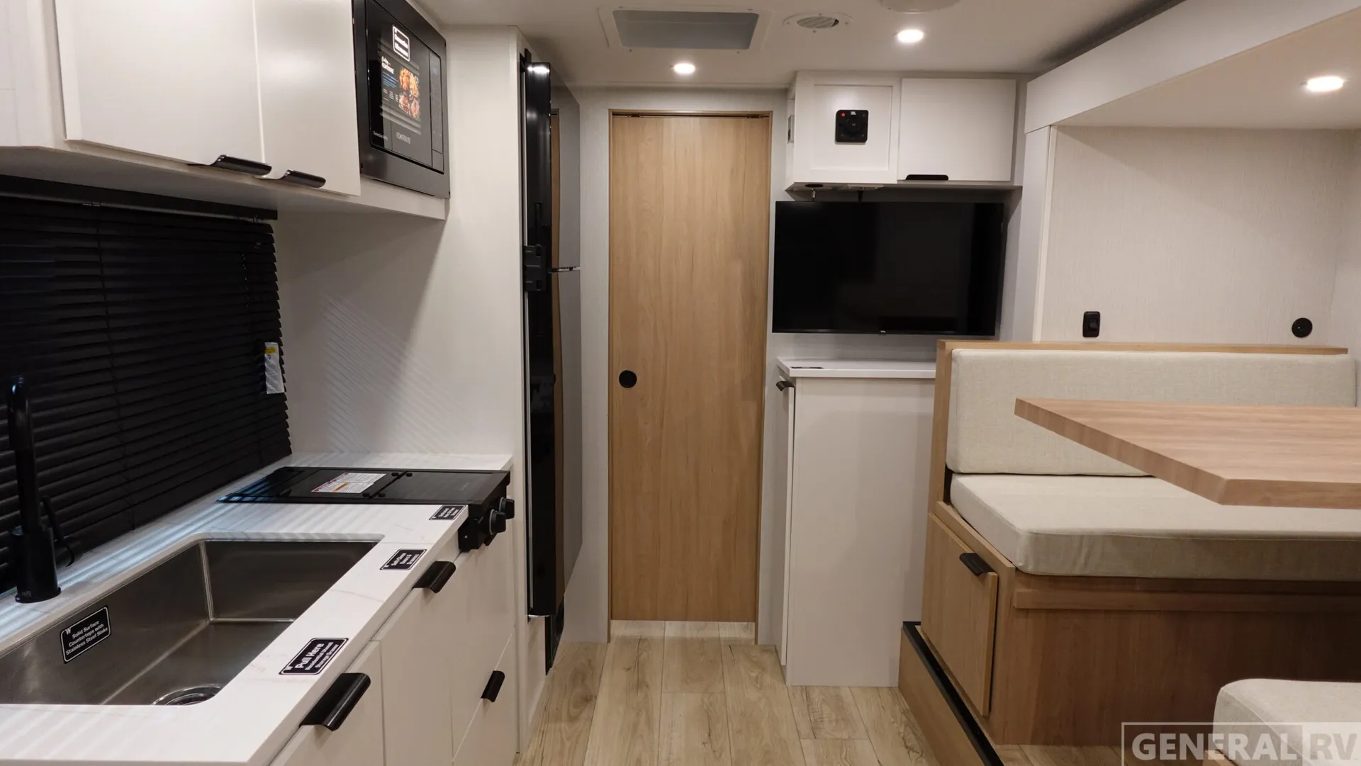 2026 Winnebago Micro Minnie 2108TB - Photo 3