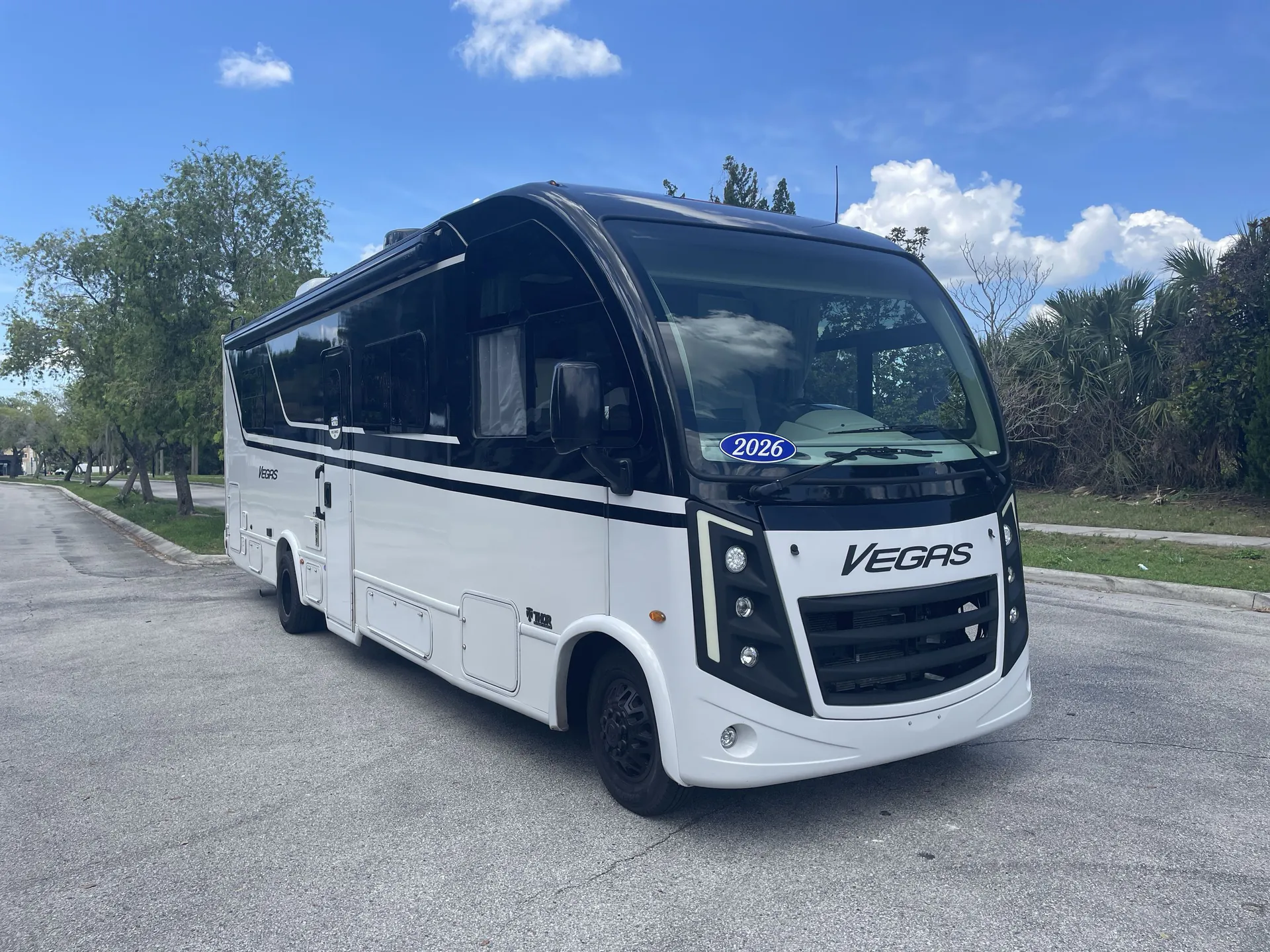 2026 Thor Motor Coach Vegas 281 - Photo 2