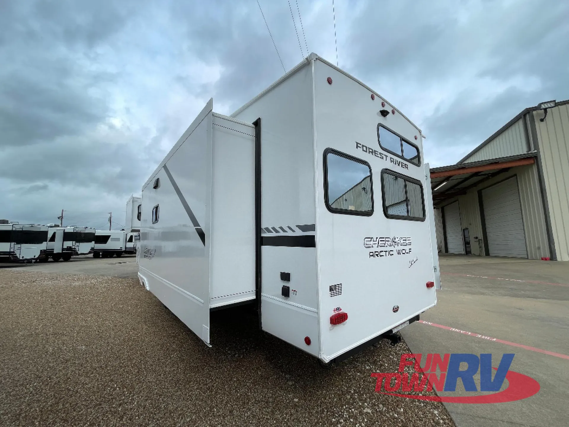 2026 Forest River Cherokee Arctic Wolf 38LEAHG - Photo 4