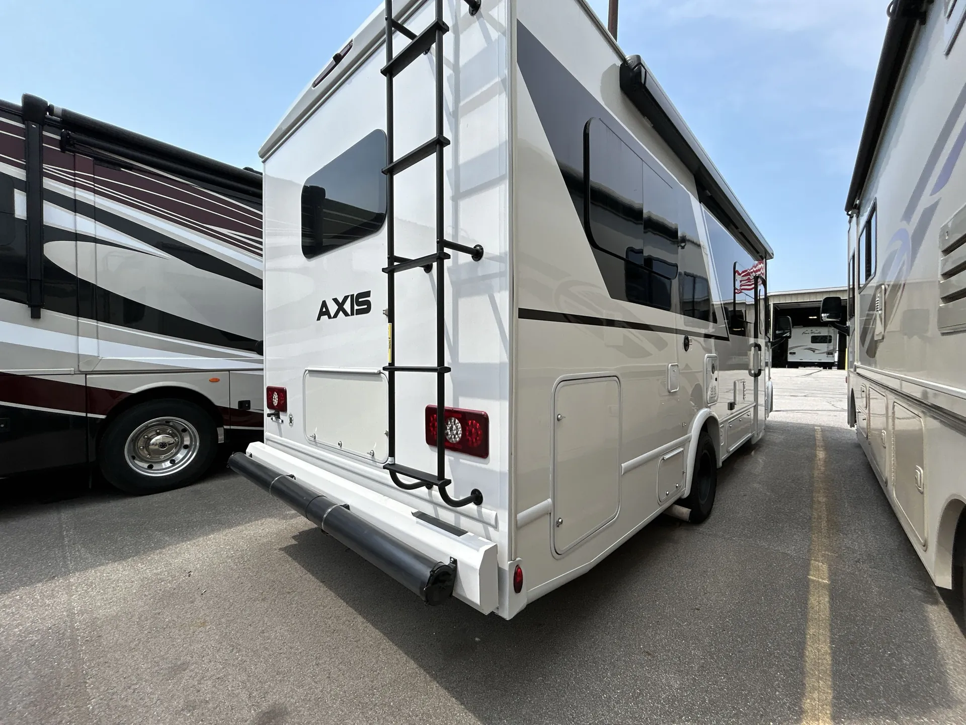 2025 Thor Motor Coach Axis 26.2 — living area main