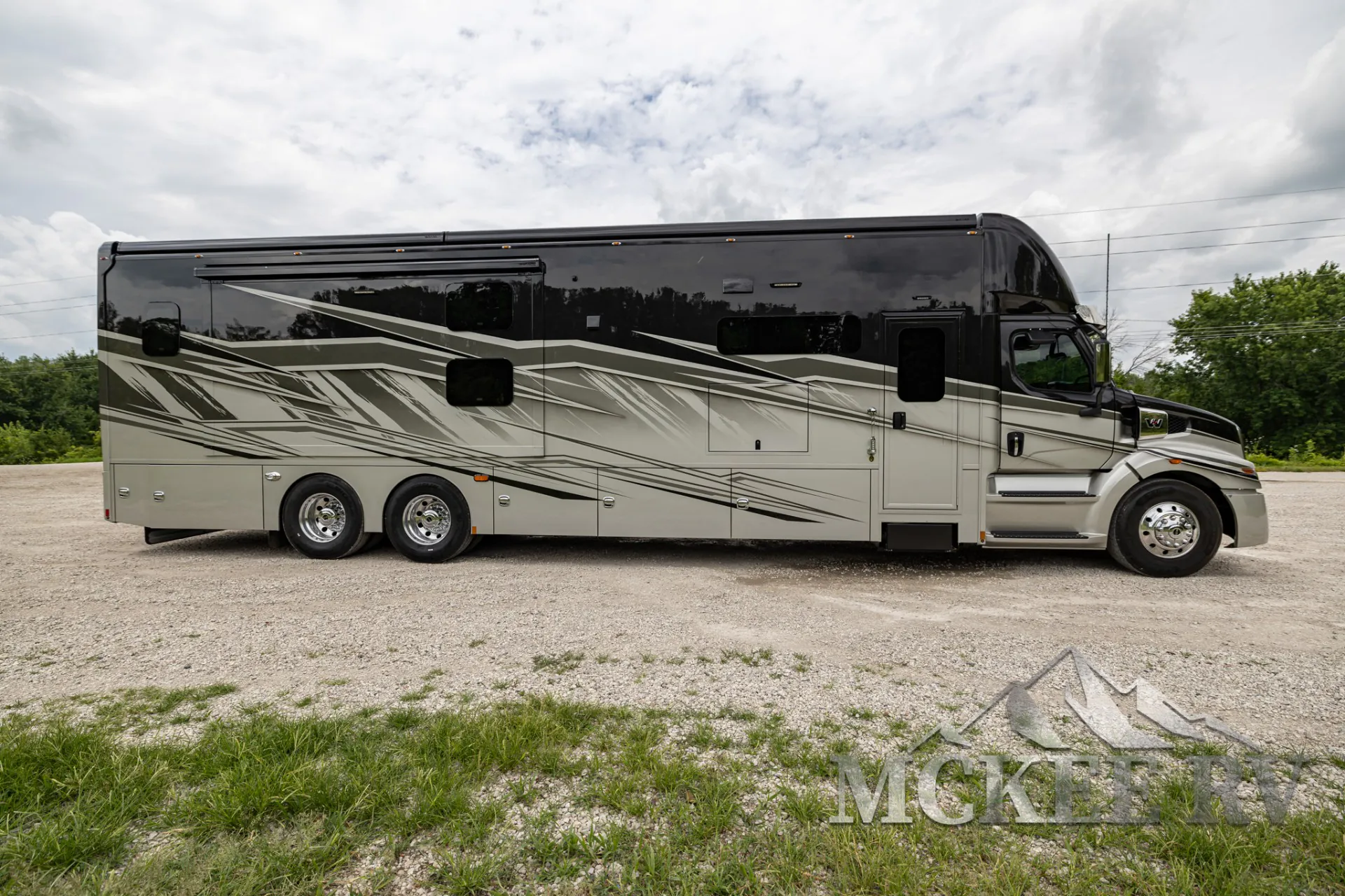 2027 Renegade RV XL 45BB - Photo 3