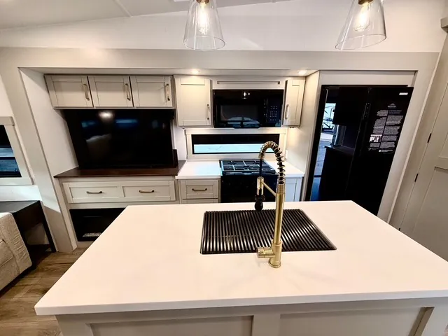 2026 Brinkley Model Z 3610, Kitchen photo 8