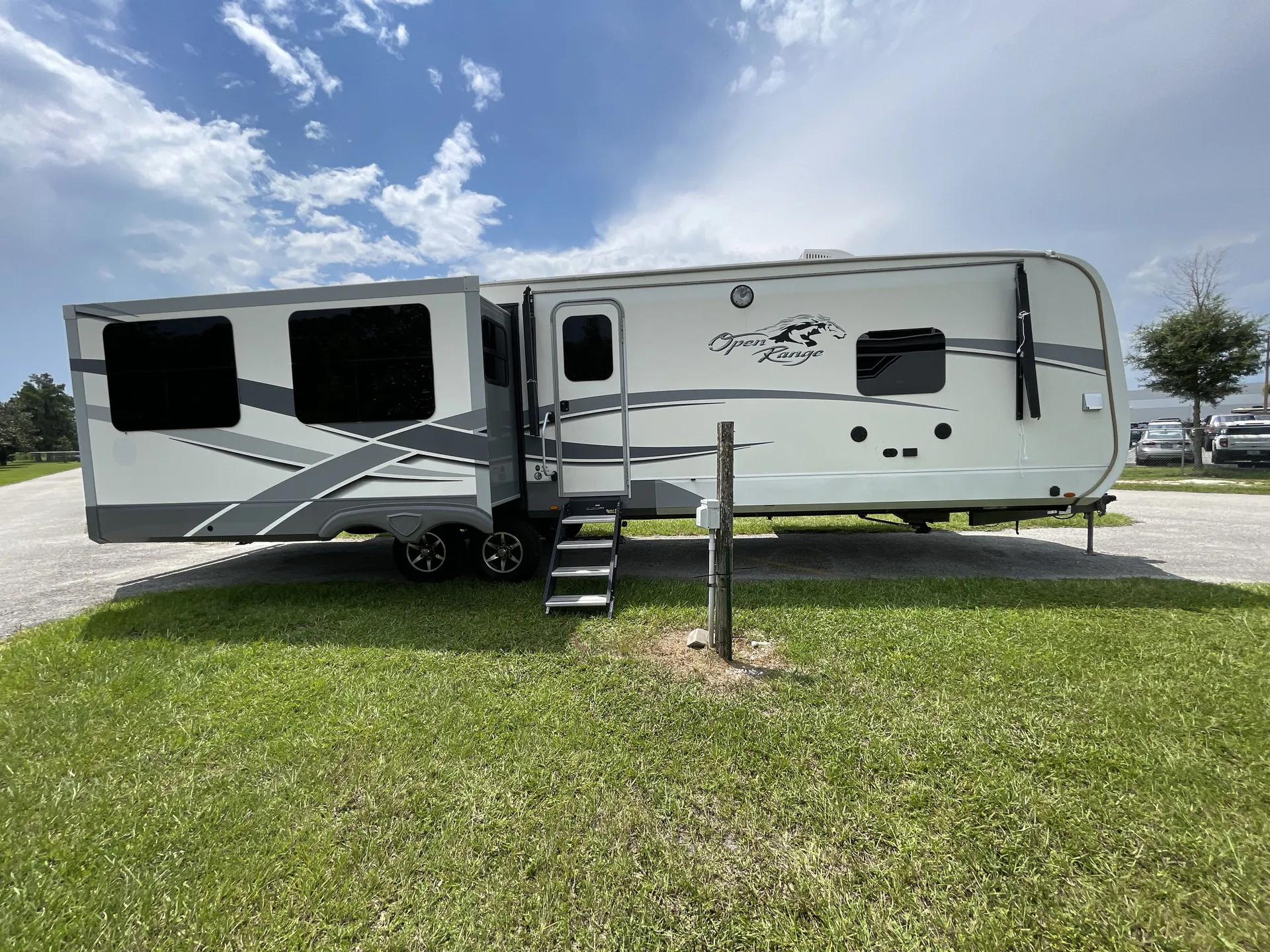 2020 Highland Ridge Open Range 323RLS dealer photo 1 from Camping World