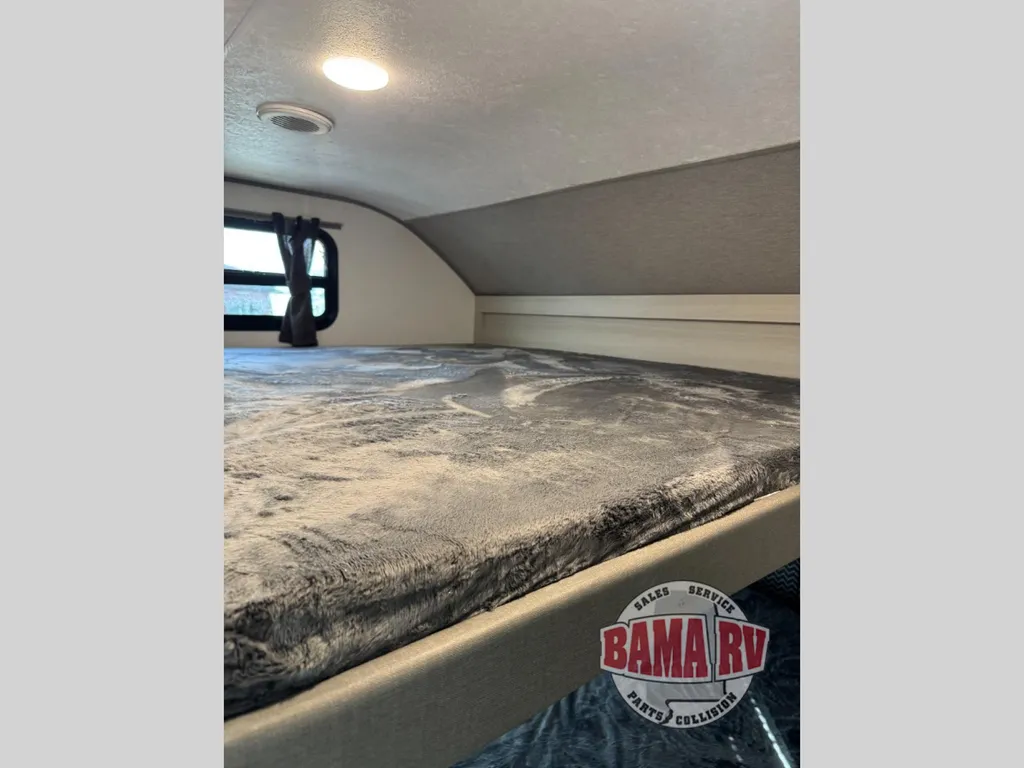 2027 Coachmen Catalina Legacy Edition 333DBDSCK, Photos photo 16