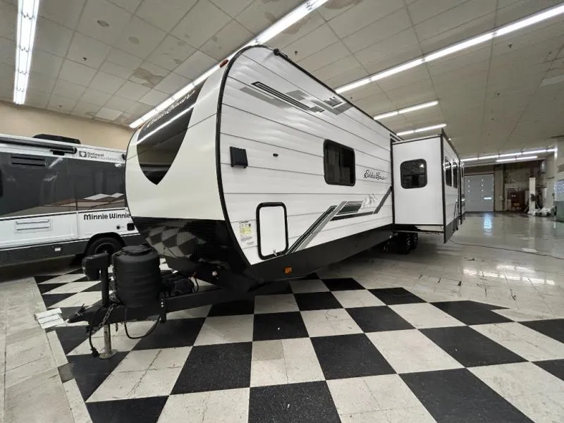2024 Airstream Eddie Bauer 34BHS - Photo 4