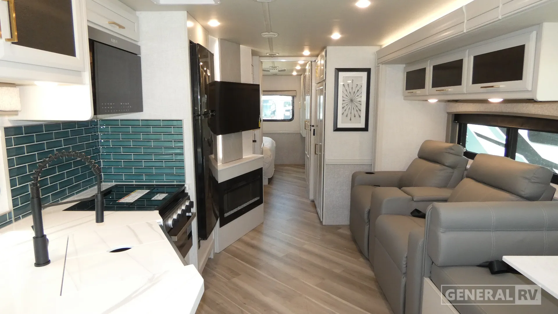 2026 Holiday Rambler Invicta 34MB - Photo 3