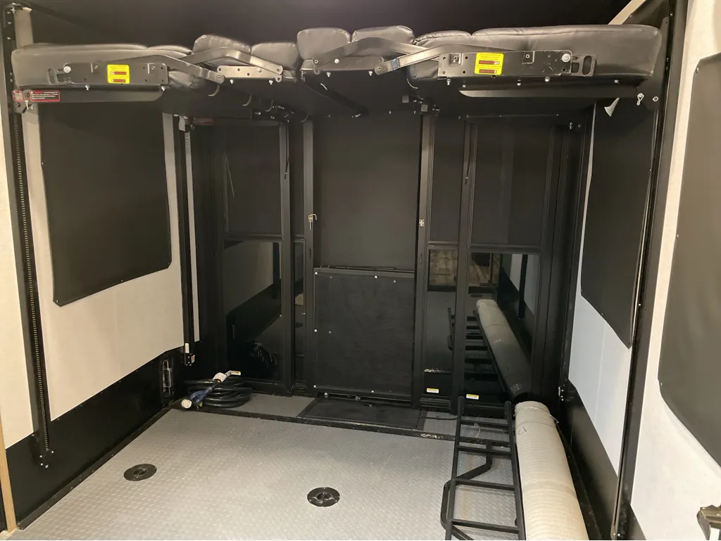 2022 Keystone Raptor 351, Photos photo 14