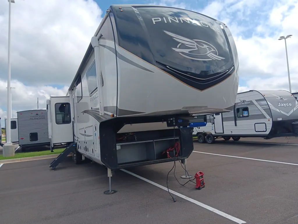 2024 Jayco Pinnacle 37MDQS - Photo 2