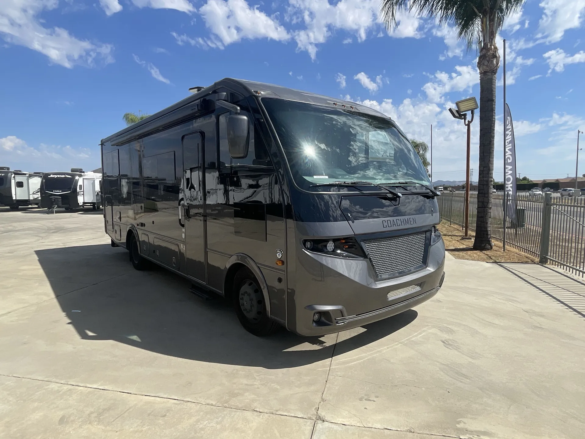 2025 Coachmen Euro 25TB - Photo 2