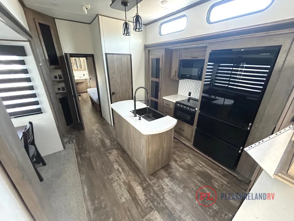 2022 Forest River Sabre 37FLH, Photos photo 13