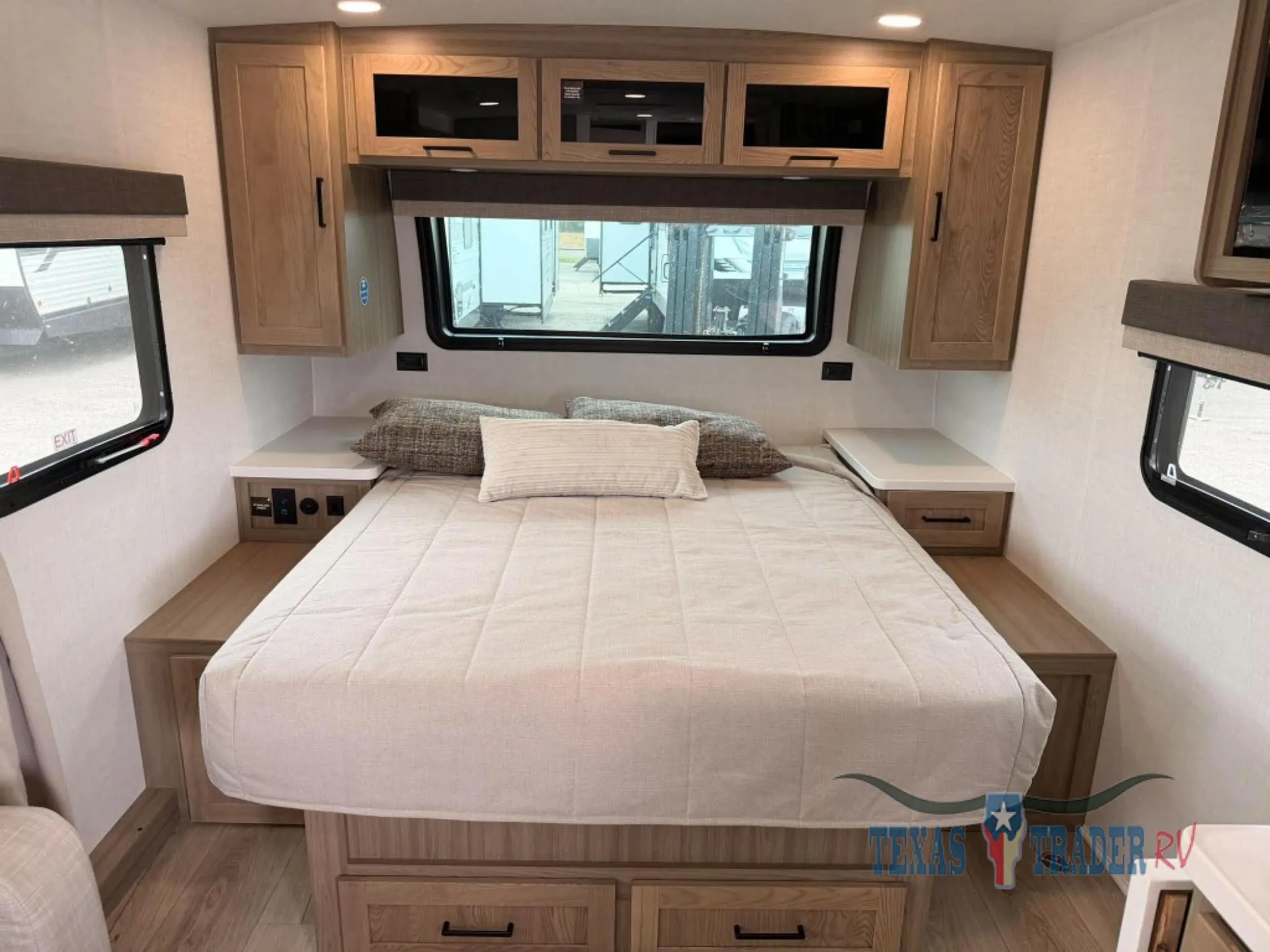 2027 Forest River Rockwood Mini Lite 2109S — Photo 6