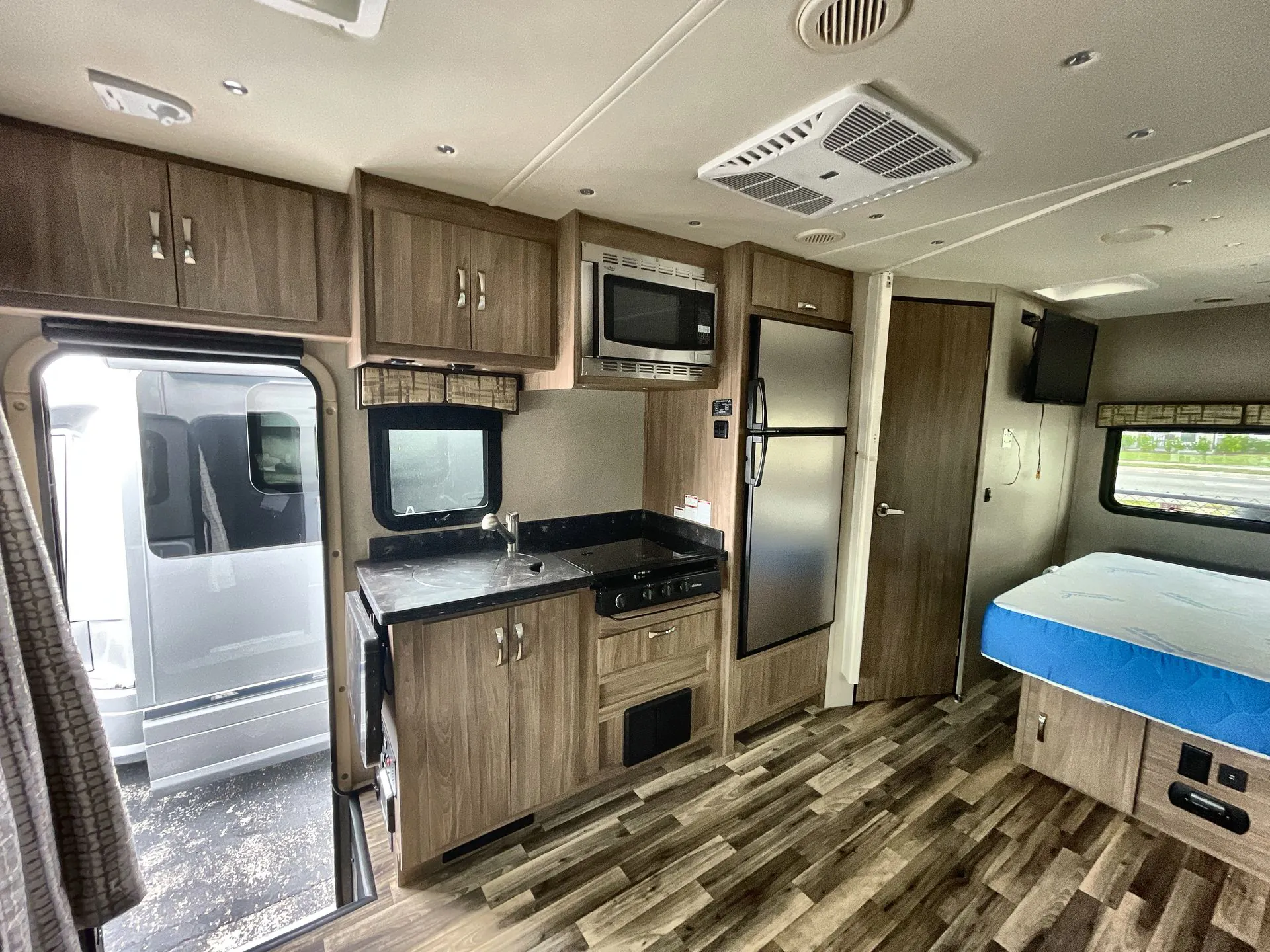 2017 Dynamax isata 3 24RW - Photo 4