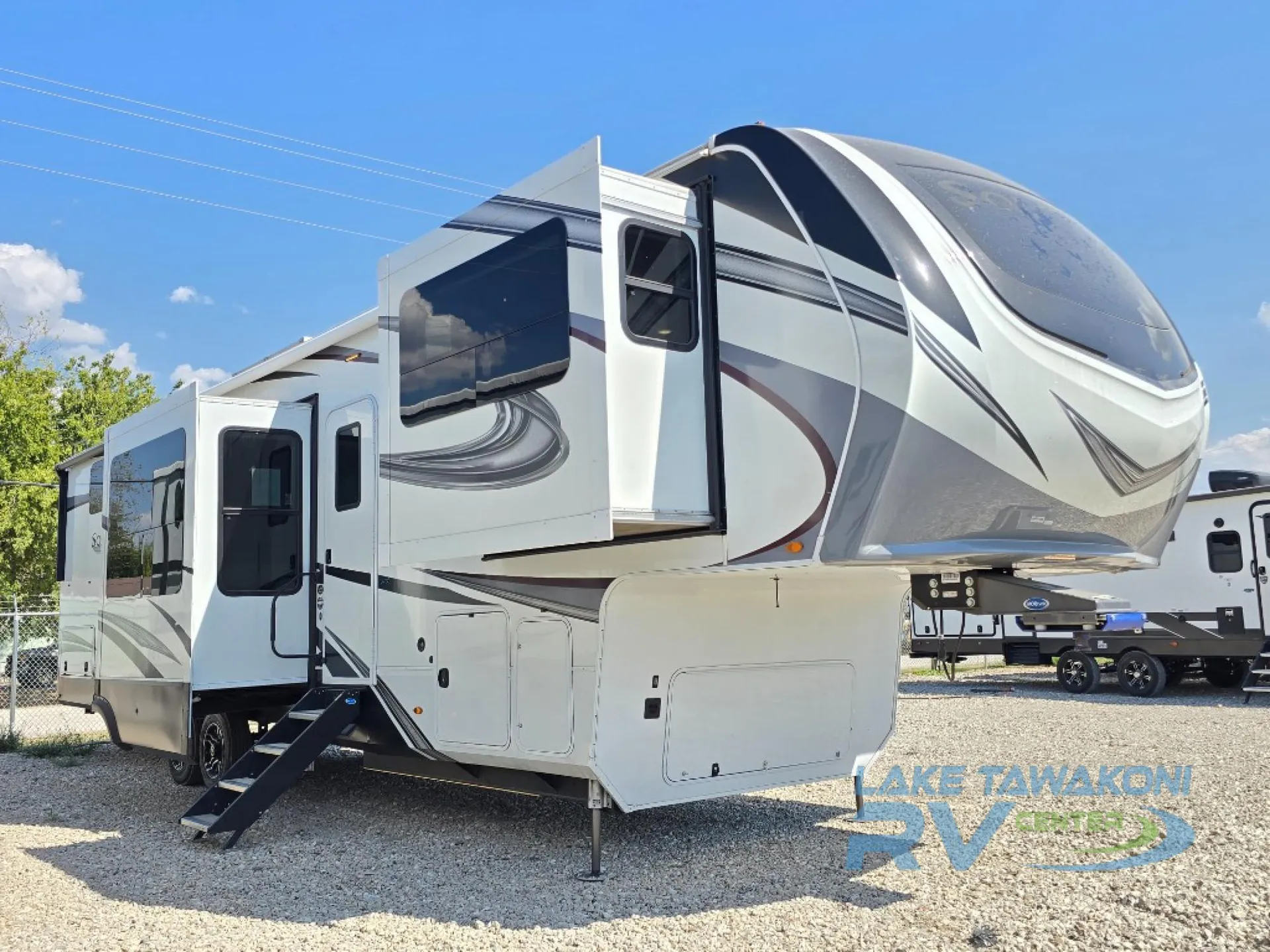 2022 Grand Design Solitude 380FL-R - Photo 3