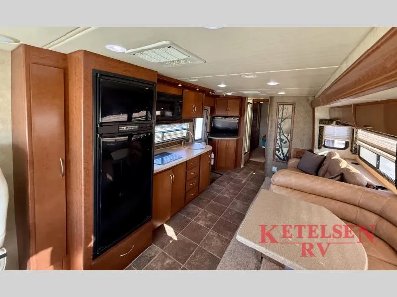 2012 Thor Motor Coach Serrano 31X - Photo 3