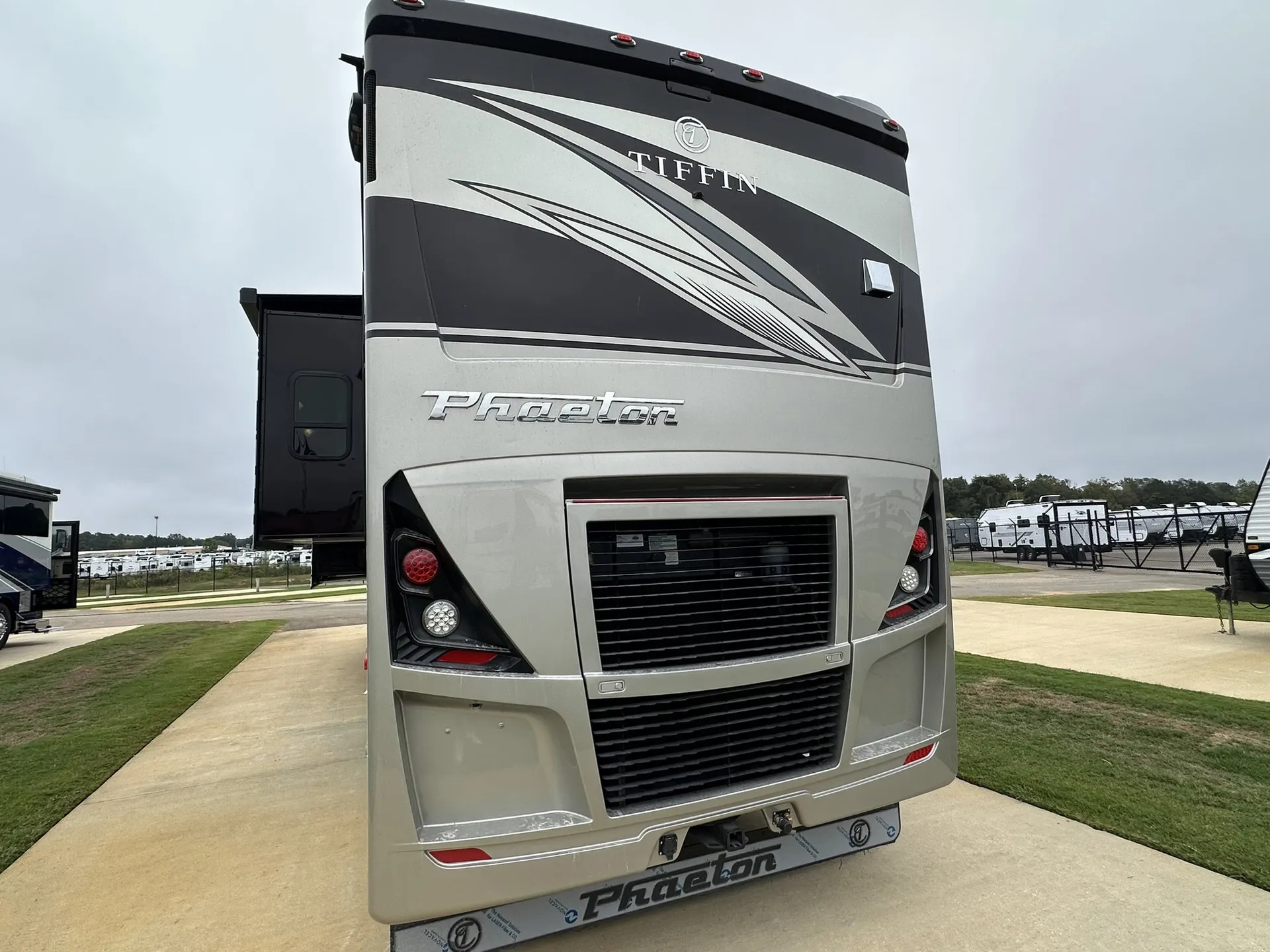 2026 Tiffin Phaeton 40 IH - Photo 4