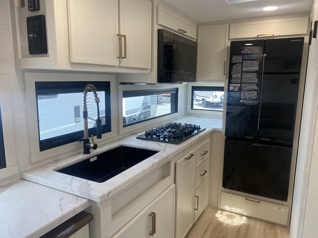 2026 Brinkley Model Ix 20X, Photos photo 10
