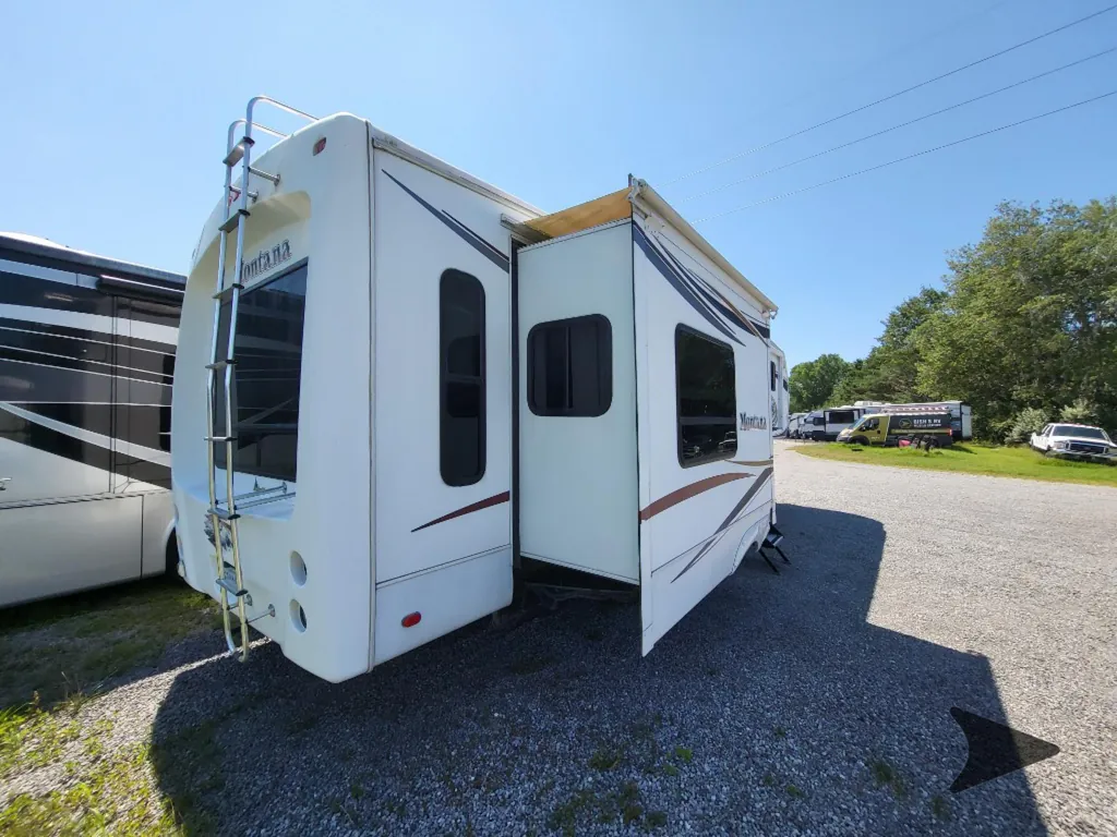 2011 Keystone Montana 3100RL, Photos photo 4